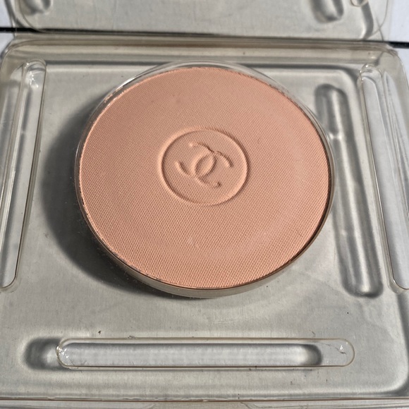 Chanel Poudre Lumiere Pressee Perfecting Pressed Powder Daylight .35 oz - Picture 1 of 1